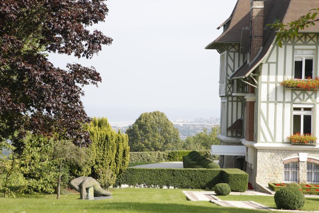 Manoir De Benerville Bed and Breakfast Deauville Exteriör bild