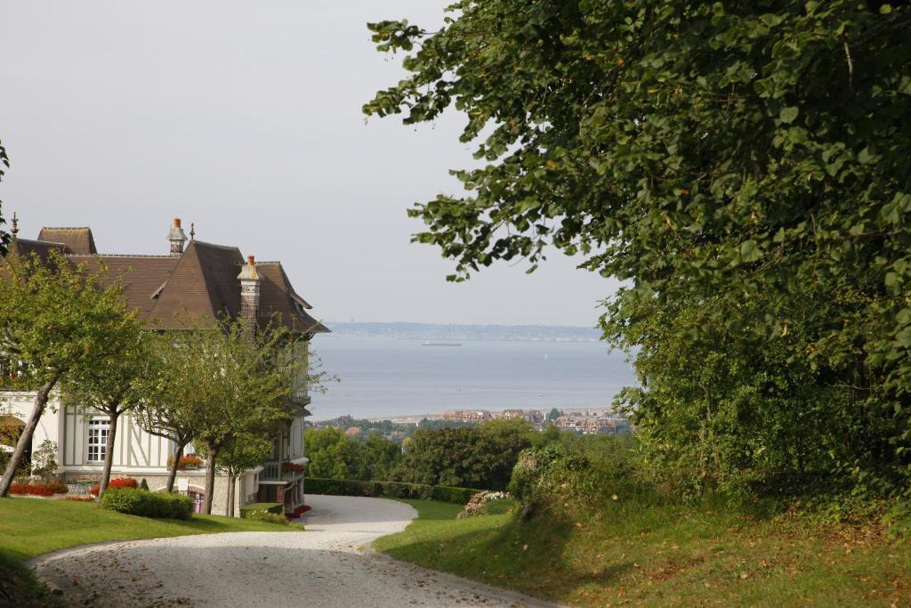 Manoir De Benerville Bed and Breakfast Deauville Exteriör bild