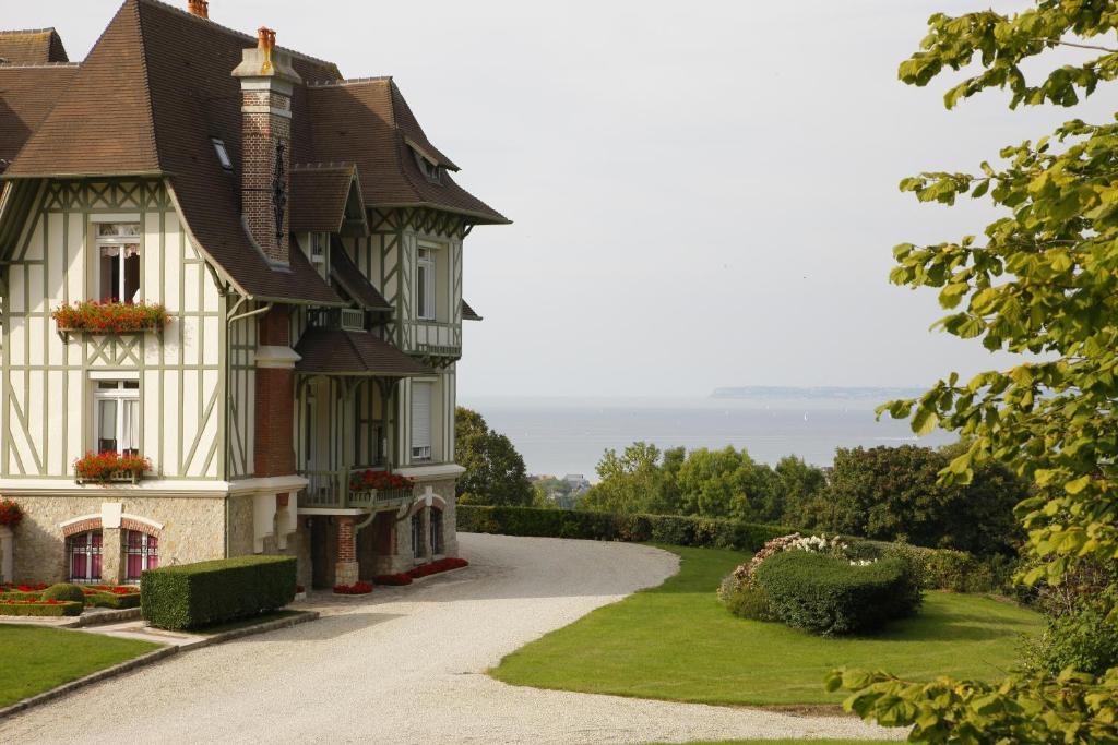 Manoir De Benerville Bed and Breakfast Deauville Exteriör bild