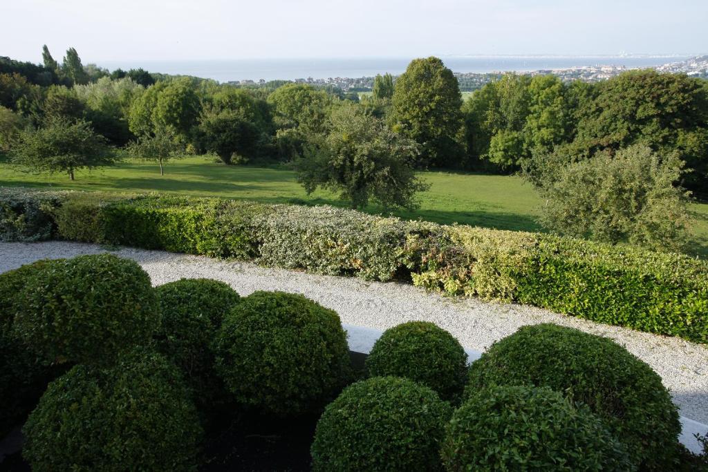 Manoir De Benerville Bed and Breakfast Deauville Exteriör bild